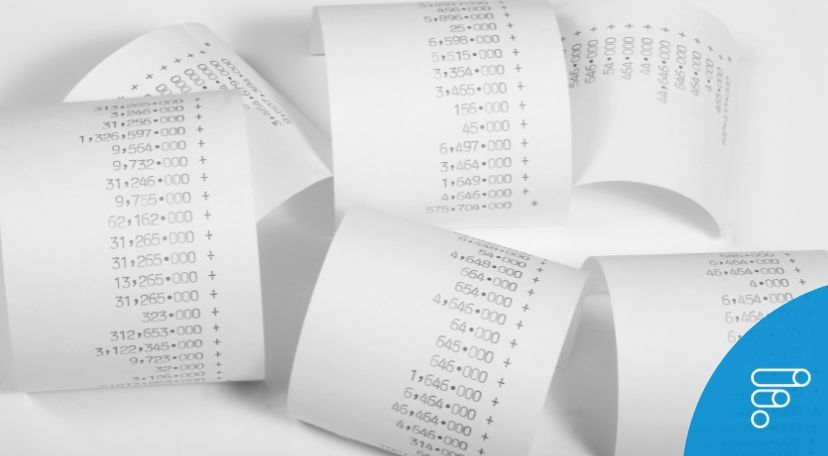 Rotoli di scontrini con calcoli numerici per la rendicontazione nei bandi.